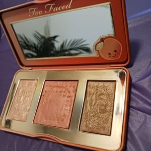 Too Faced Sweet Peach Glow  Blush, Highlight, Bronzer Palette